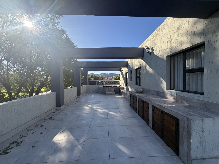 5 Bedroom Property for Sale in The Islands Estates North West